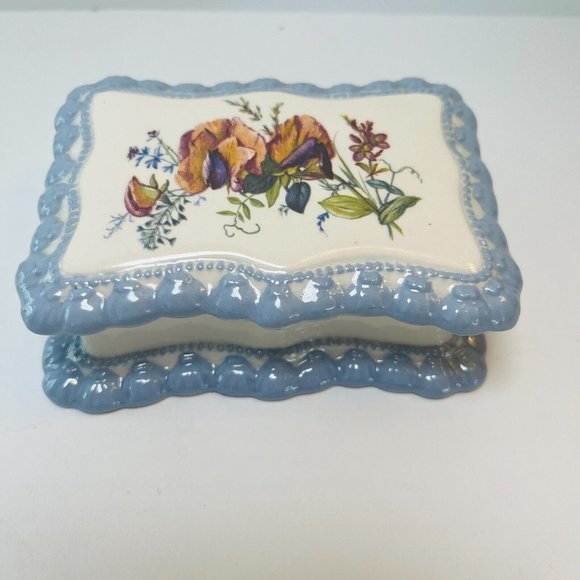 Gator Mold Co. Blue & White Rectangular Porcelain Trinket Box Lid Floral design - Picture 2 of 10